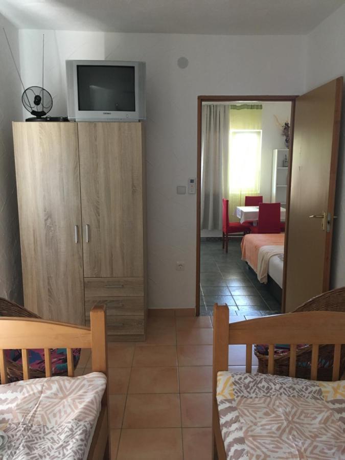 Apartments 4M Gornji Karin Eksteriør billede
