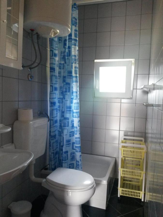 Apartments 4M Gornji Karin Eksteriør billede