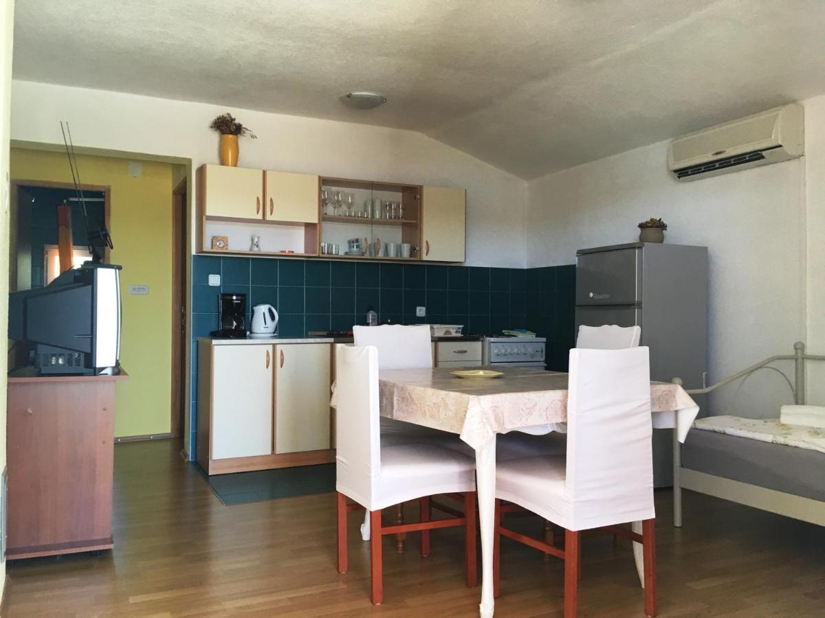 Apartments 4M Gornji Karin Eksteriør billede